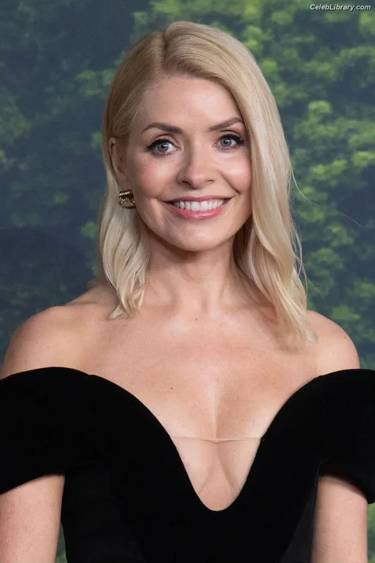 Holly Willoughby photo 16 of 931