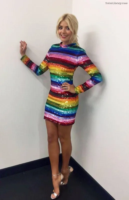 Holly Willoughby photo 18 of 931