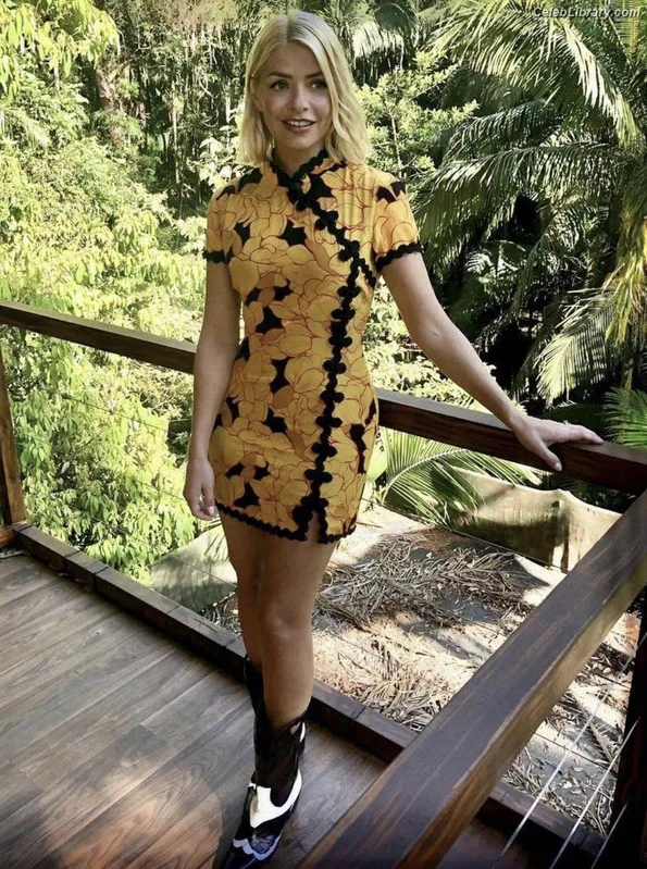 Holly Willoughby photo 3 of 931