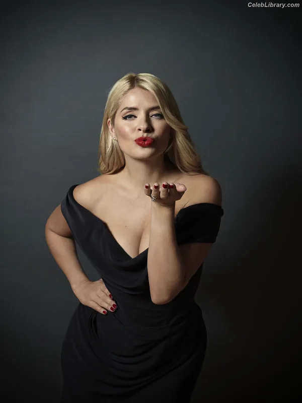 Holly Willoughby photo 7 of 931