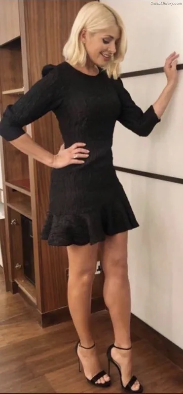 Holly Willoughby photo 6 of 931