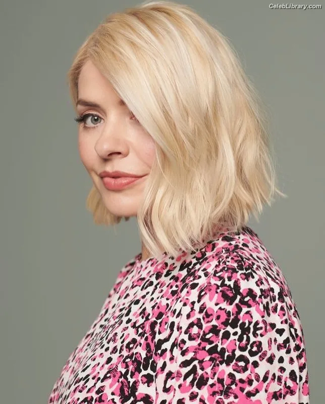 Holly Willoughby photo 7 of 931