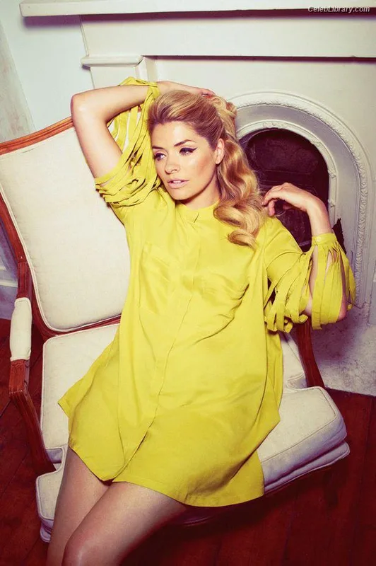 Holly Willoughby photo 19 of 931