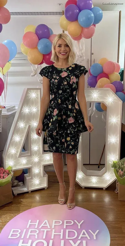 Holly Willoughby photo 22 of 931