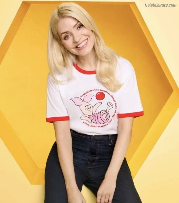 Holly Willoughby photo 6 of 931