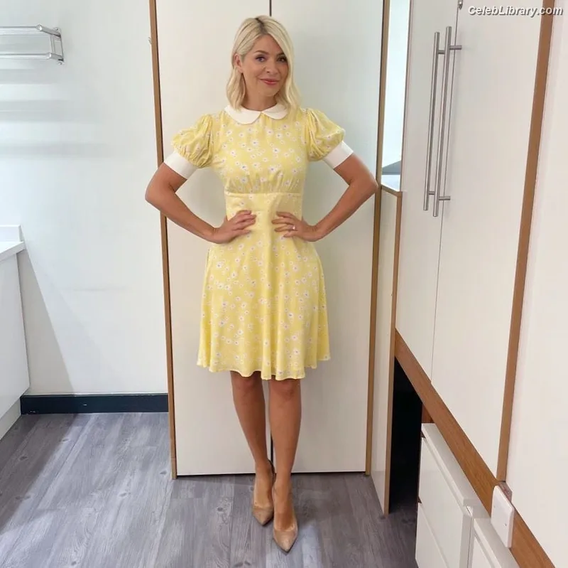 Holly Willoughby photo 9 of 931