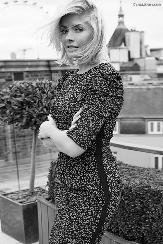 Holly Willoughby photo 12 of 931