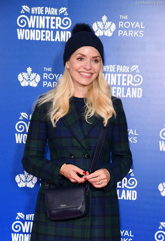 Holly Willoughby photo 16 of 931