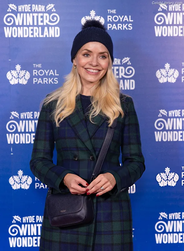 Holly Willoughby photo 19 of 931