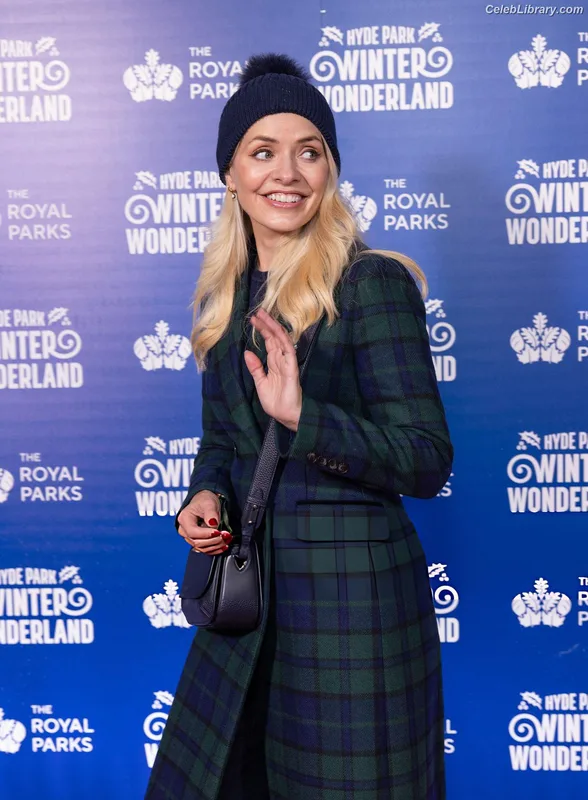 Holly Willoughby photo 20 of 931