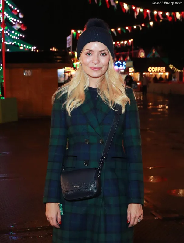 Holly Willoughby photo 21 of 931