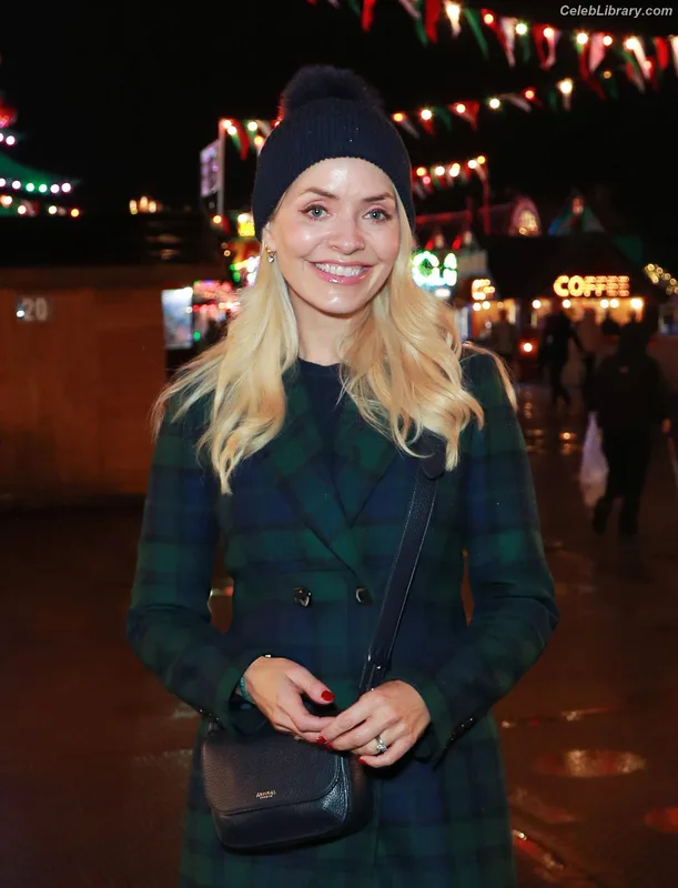 Holly Willoughby photo 24 of 931