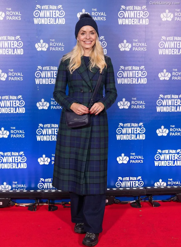 Holly Willoughby photo 2 of 931