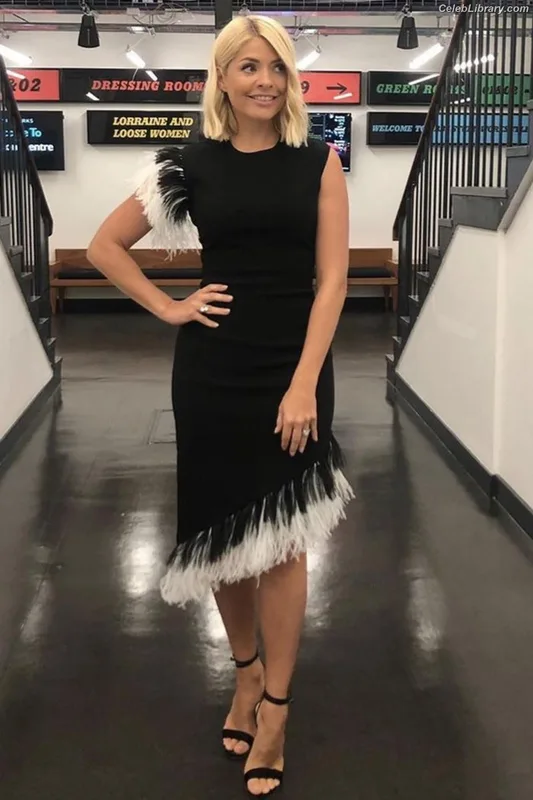 Holly Willoughby photo 6 of 931