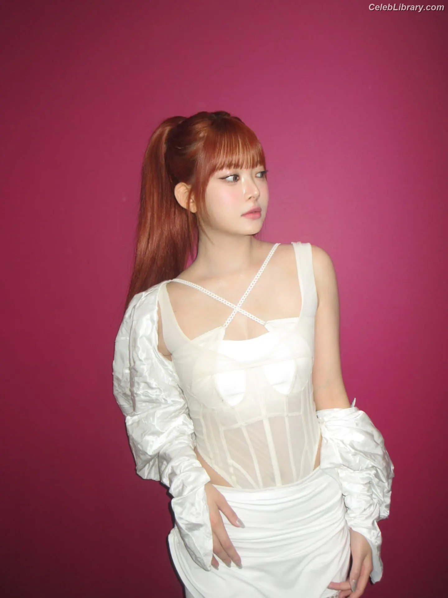 Hong Eunchae 홍은채  LESSERAFIM photo 2 of 991