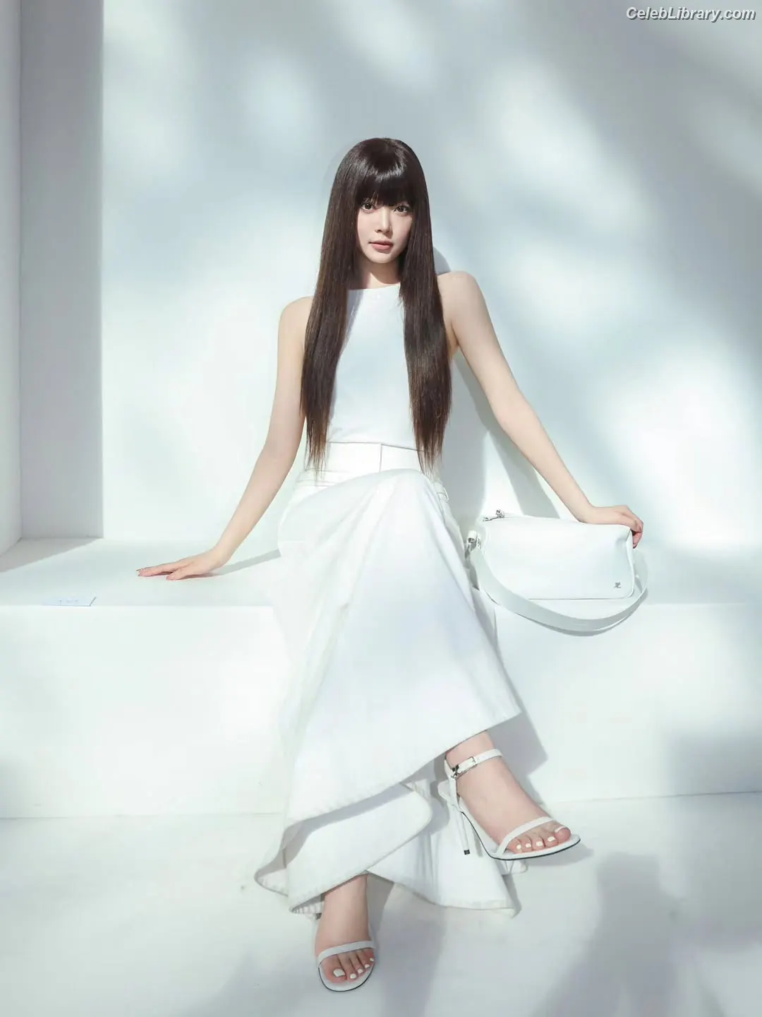 Hong Eunchae 홍은채  LESSERAFIM photo 20 of 991