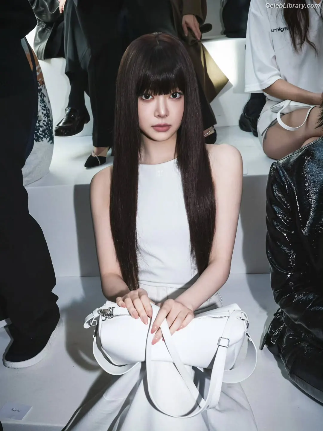 Hong Eunchae 홍은채  LESSERAFIM photo 4 of 991