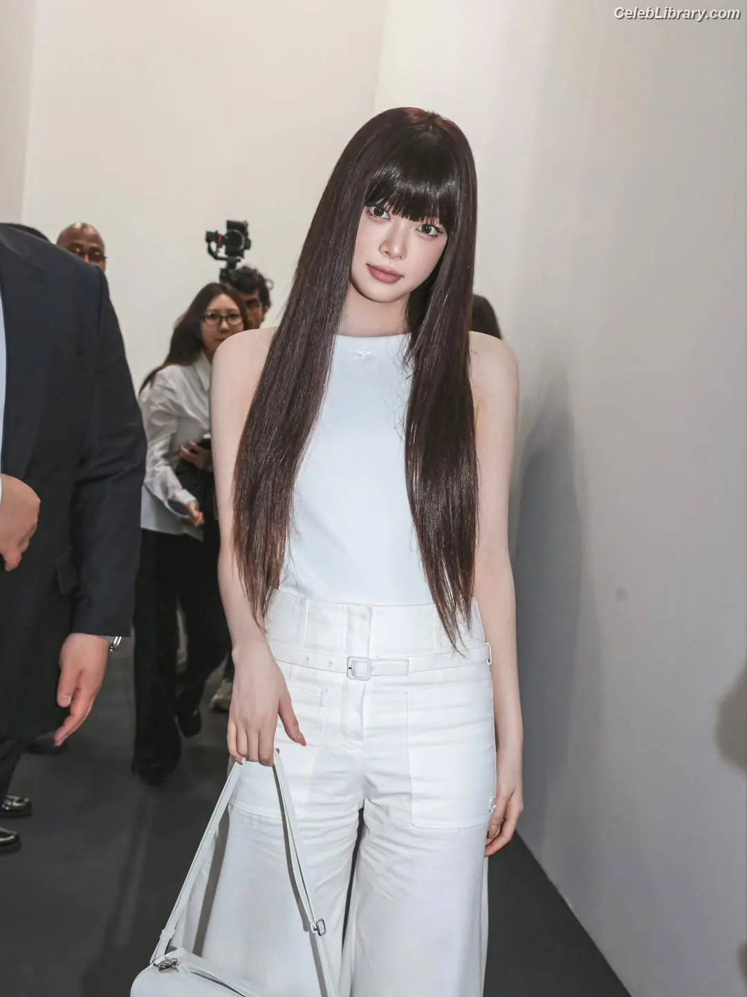 Hong Eunchae 홍은채  LESSERAFIM photo 12 of 991