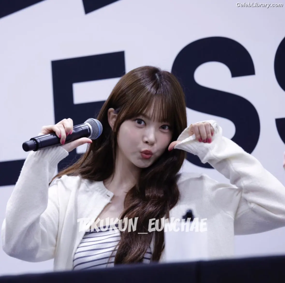 Hong Eunchae 홍은채 LESSERAFIM photo 6 of 991