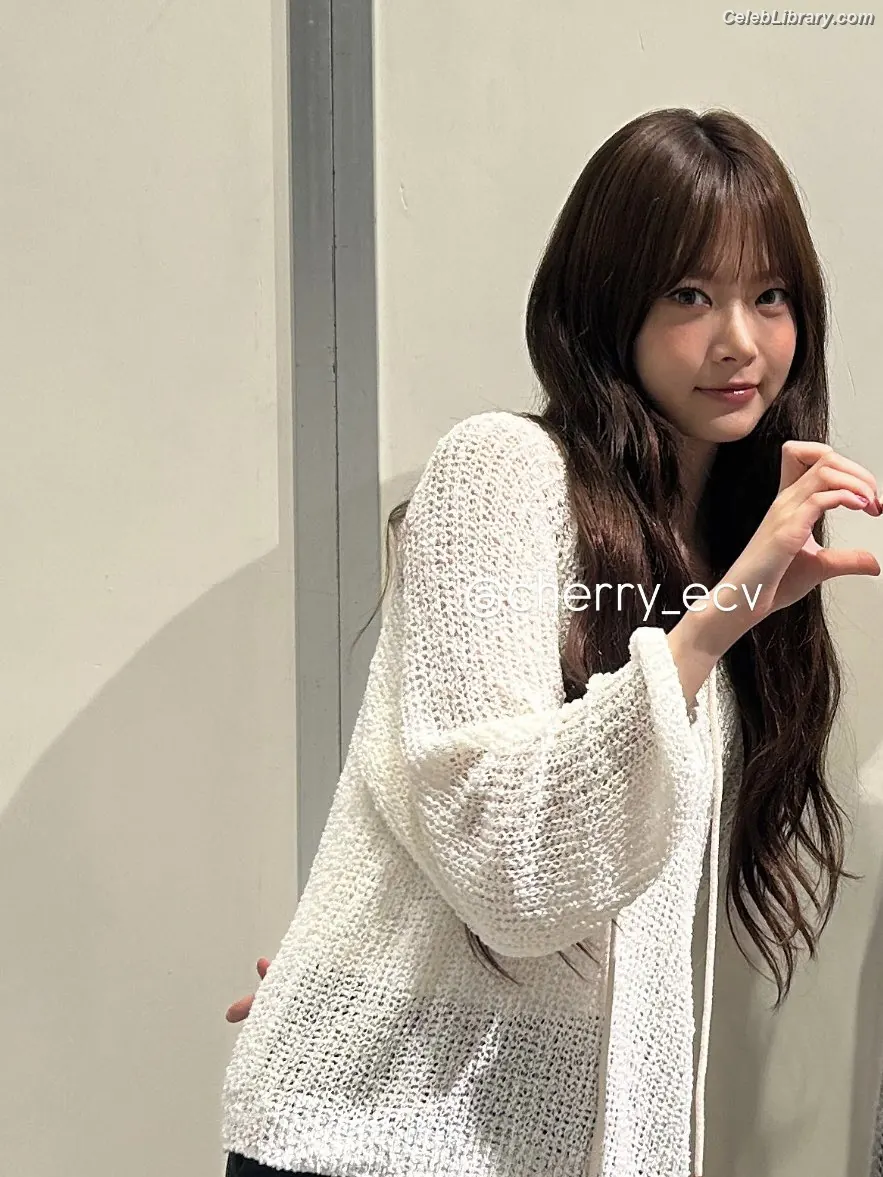 Hong Eunchae 홍은채 LESSERAFIM photo 8 of 991
