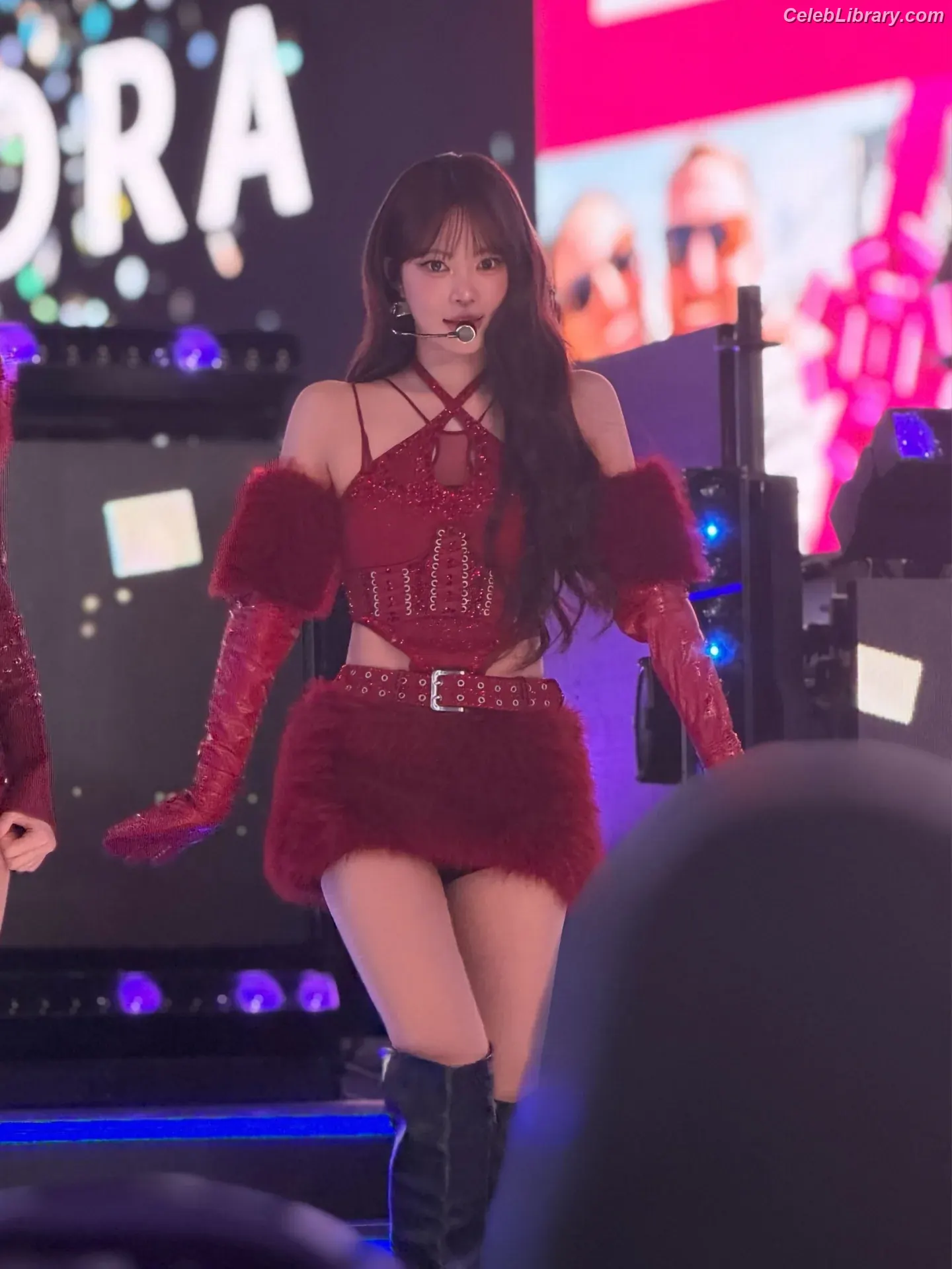 Hong Eunchae 홍은채 LESSERAFIM photo 13 of 991