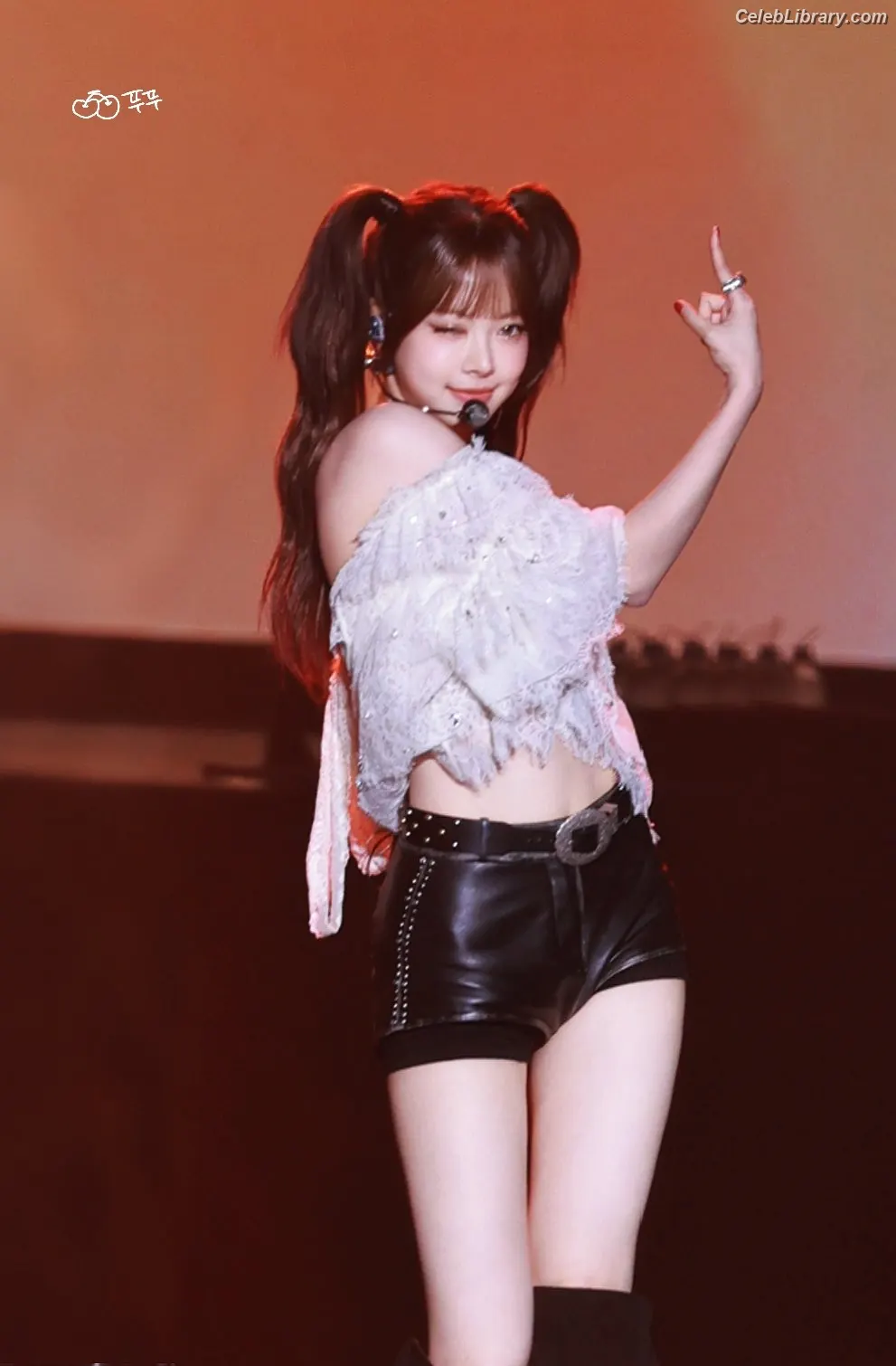 Hong Eunchae 홍은채 LESSERAFIM photo 8 of 991