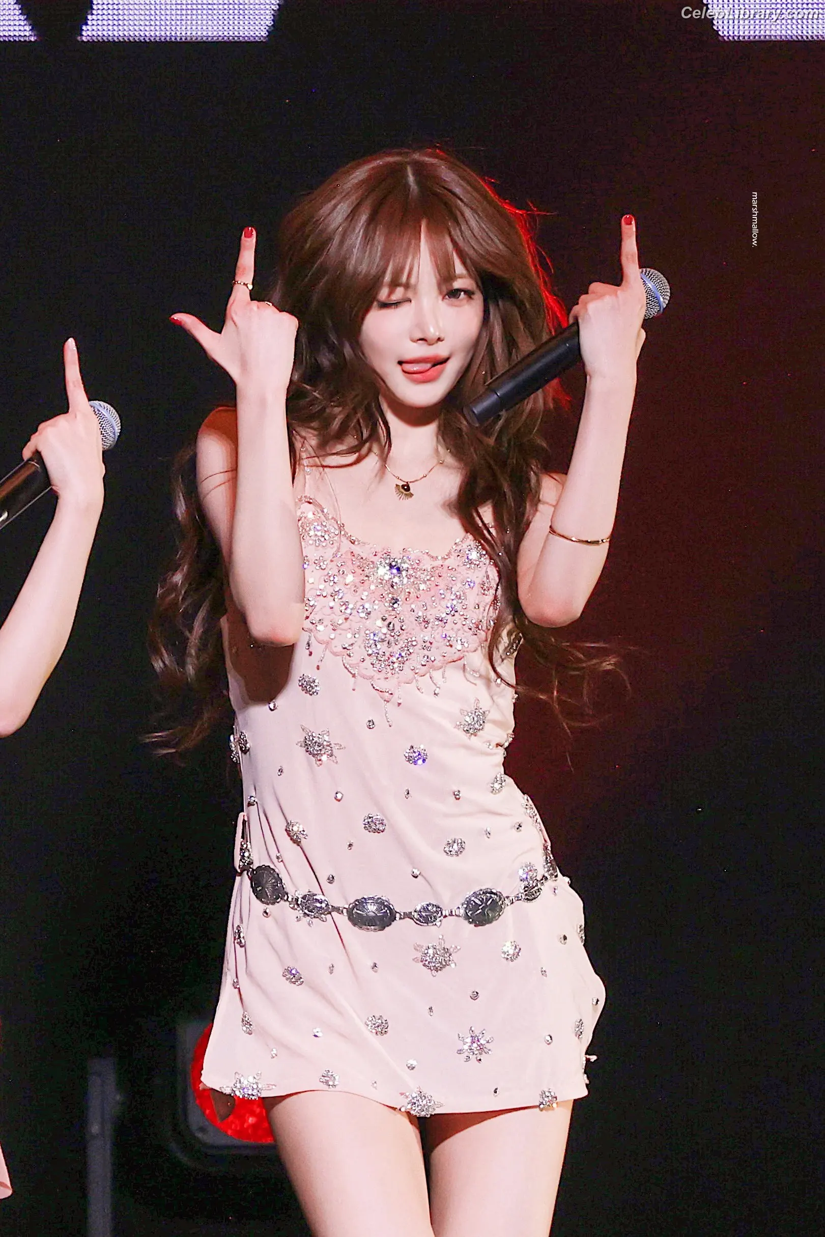 Hong Eunchae 홍은채 LESSERAFIM photo 16 of 991