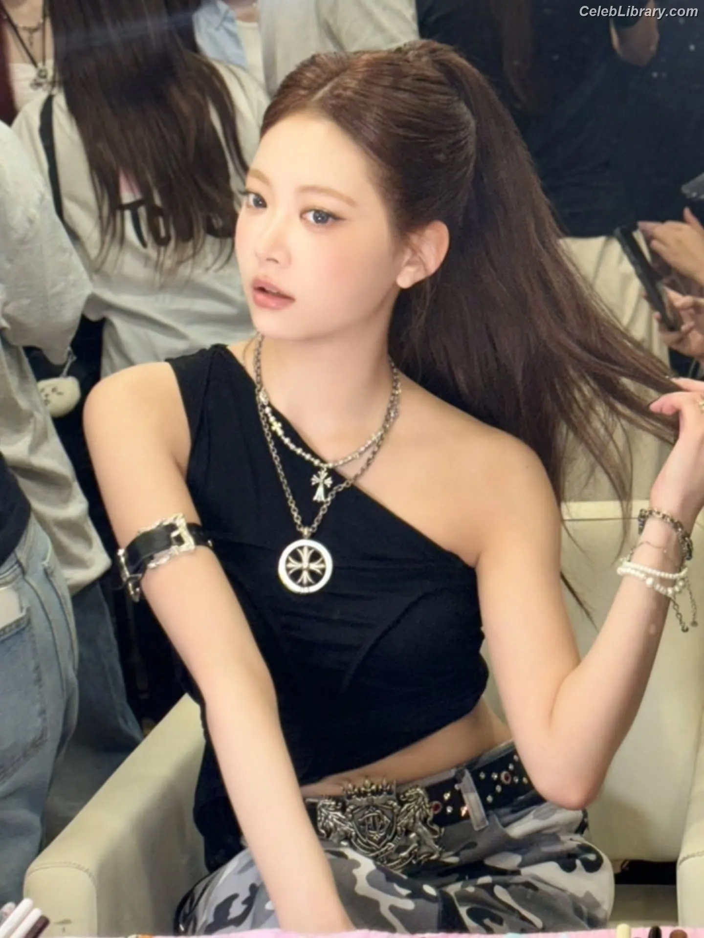 Hong Eunchae 홍은채 LESSERAFIM photo 13 of 991