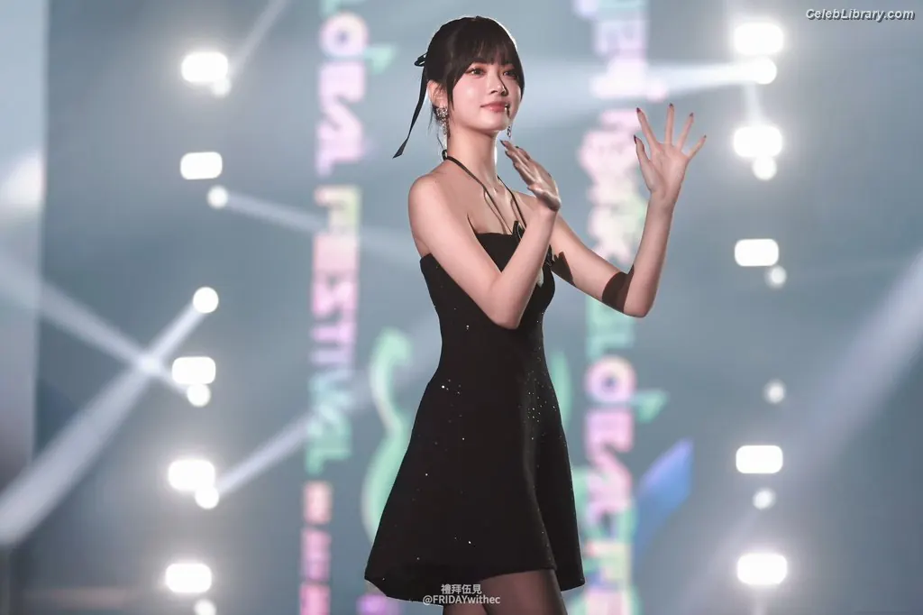 Hong Eunchae 홍은채  LESSERAFIM photo 12 of 991