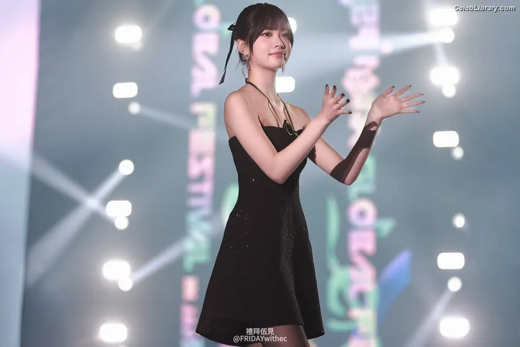 Hong Eunchae 홍은채  LESSERAFIM photo 13 of 991