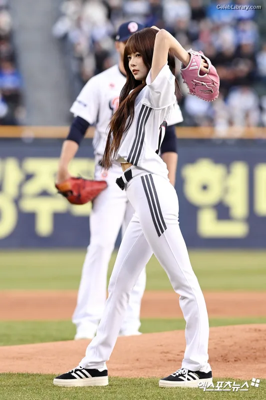 Hong Eunchae 홍은채 LESSERAFIM photo 3 of 992