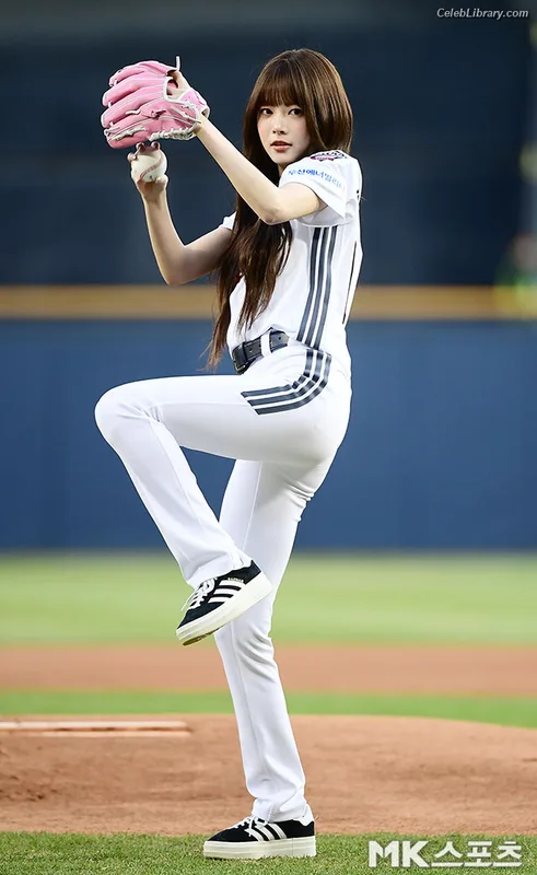 Hong Eunchae 홍은채 LESSERAFIM photo 4 of 992