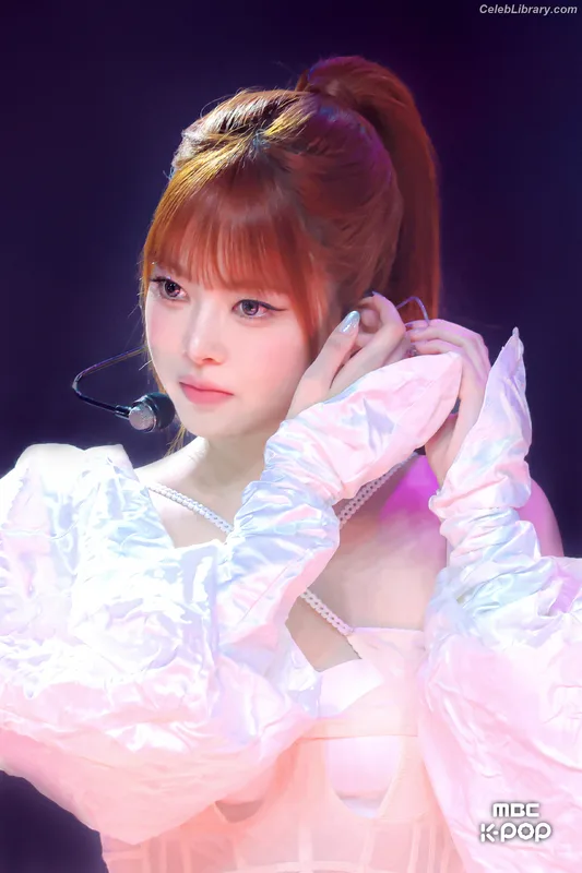 Hong Eunchae 홍은채  LESSERAFIM photo 1 of 992