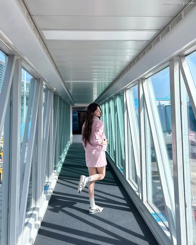 Hong Eunchae 홍은채  LESSERAFIM photo 11 of 992