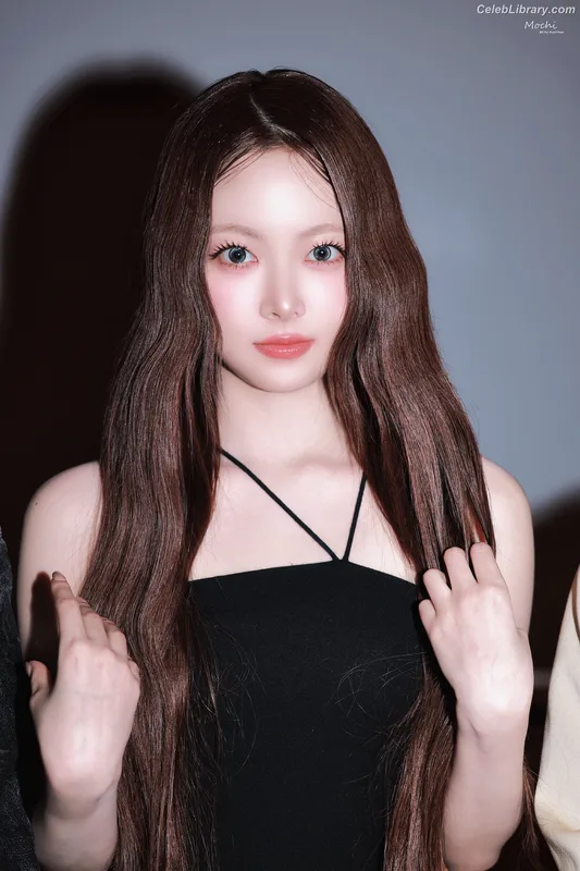 Hong Eunchae 홍은채  LESSERAFIM photo 12 of 992