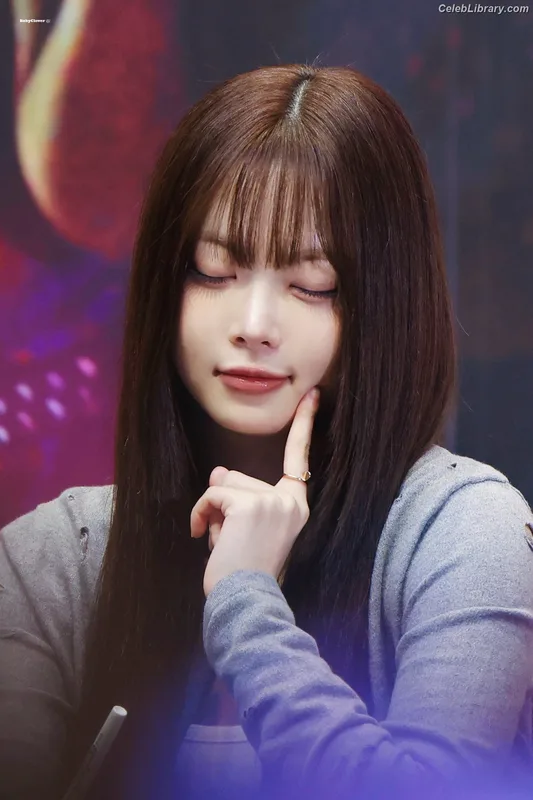Hong Eunchae 홍은채  LESSERAFIM photo 21 of 992