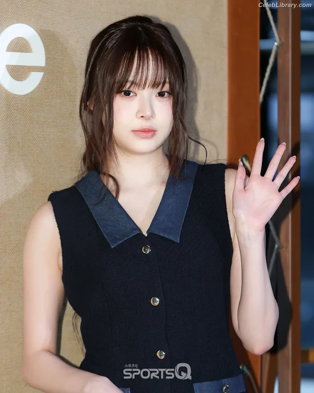 Hong Eunchae 홍은채  LESSERAFIM photo 22 of 992