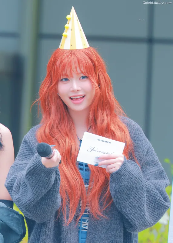 Hong Eunchae 홍은채  LESSERAFIM photo 7 of 992