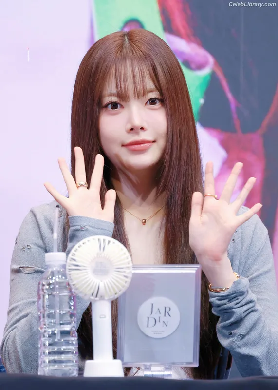Hong Eunchae 홍은채  LESSERAFIM photo 15 of 992