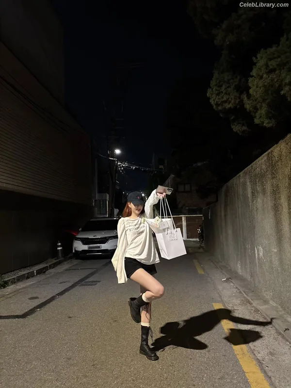 Hong Eunchae 홍은채  LESSERAFIM photo 9 of 992