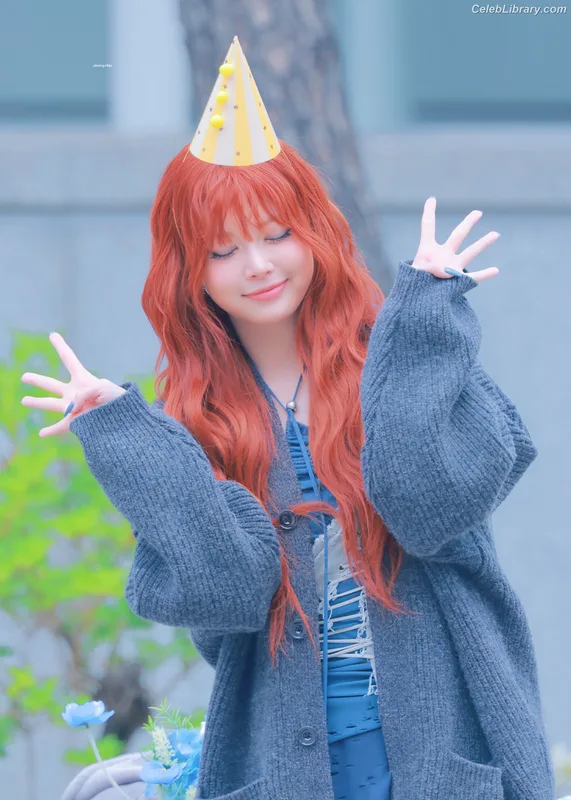 Hong Eunchae 홍은채  LESSERAFIM photo 10 of 992