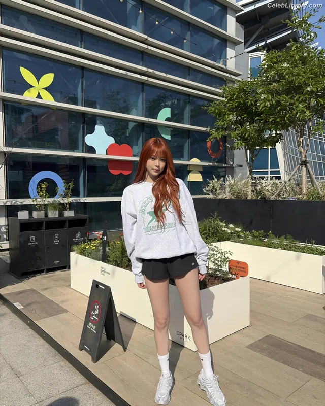 Hong Eunchae 홍은채  LESSERAFIM photo 19 of 992
