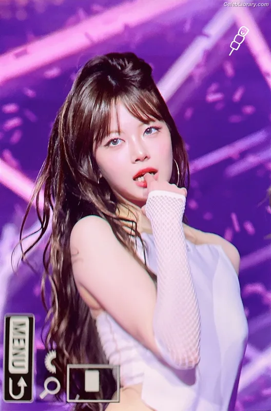 Hong Eunchae 홍은채 LESSERAFIM photo 1 of 992