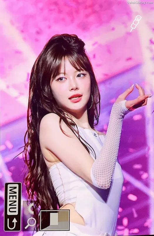 Hong Eunchae 홍은채 LESSERAFIM photo 2 of 992