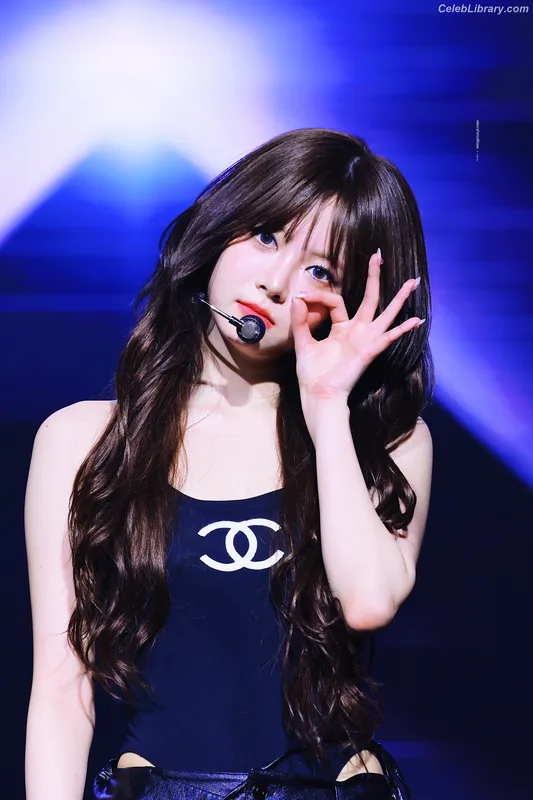 Hong Eunchae 홍은채 LESSERAFIM photo 5 of 992