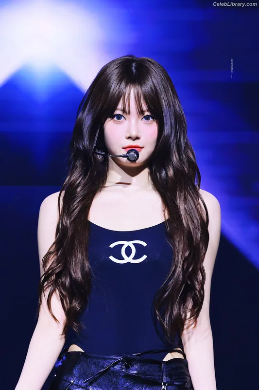 Hong Eunchae 홍은채 LESSERAFIM photo 11 of 992
