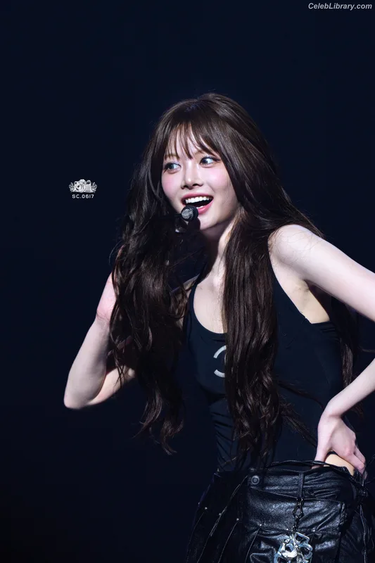 Hong Eunchae 홍은채 LESSERAFIM photo 13 of 992