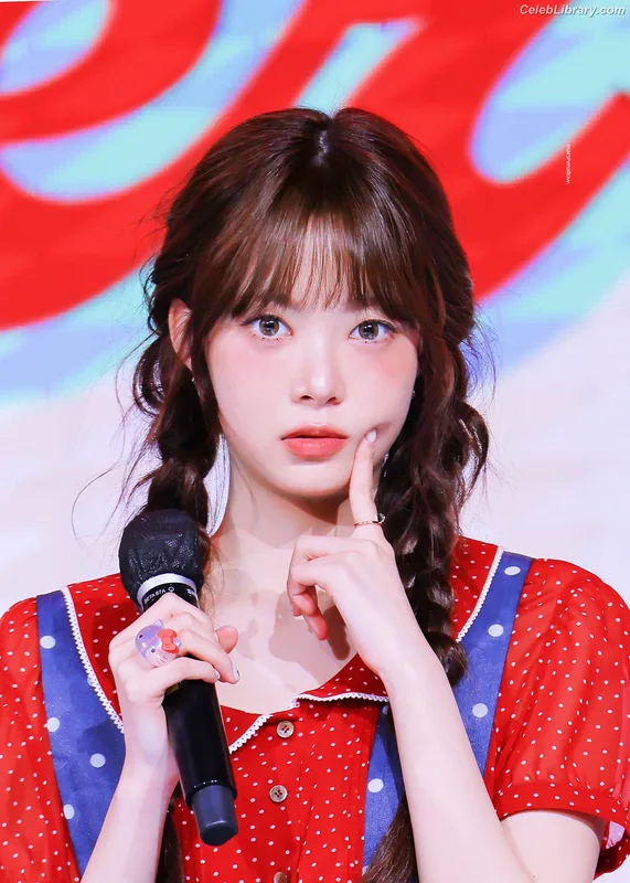 Hong Eunchae 홍은채 LESSERAFIM photo 14 of 992