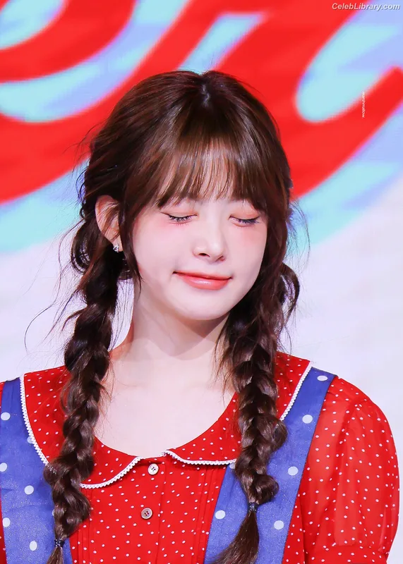 Hong Eunchae 홍은채 LESSERAFIM photo 16 of 992