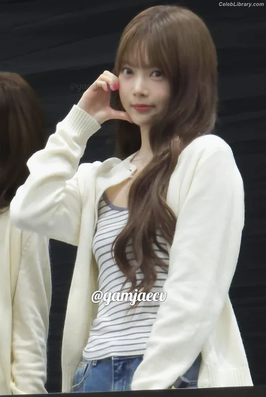 Hong Eunchae 홍은채 LESSERAFIM photo 23 of 992